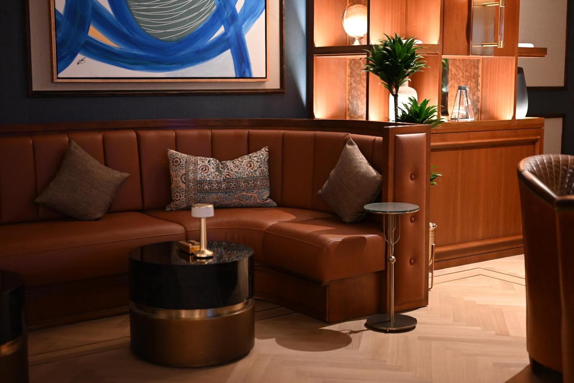 Mansard Riyadh, A Radisson Collection Hotel Exterior foto A leather sofa