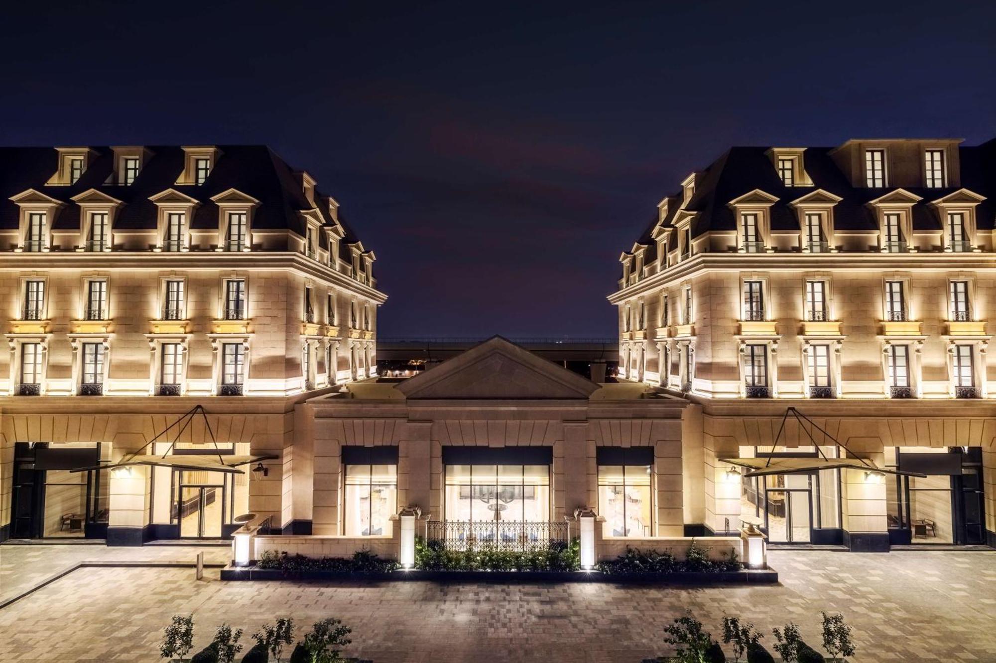 Mansard Riyadh, A Radisson Collection Hotel Exterior foto The hotel at night